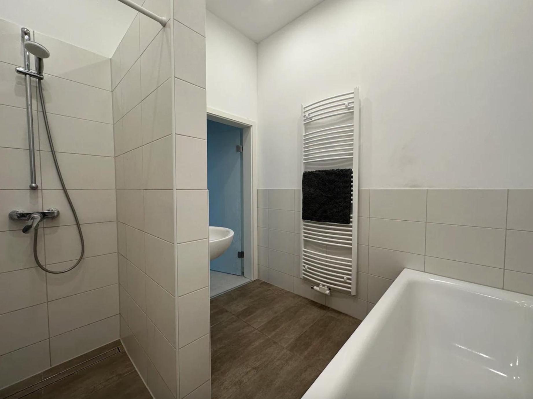 Zentrale Unterkunft Am See Apartment Буков Екстериор снимка