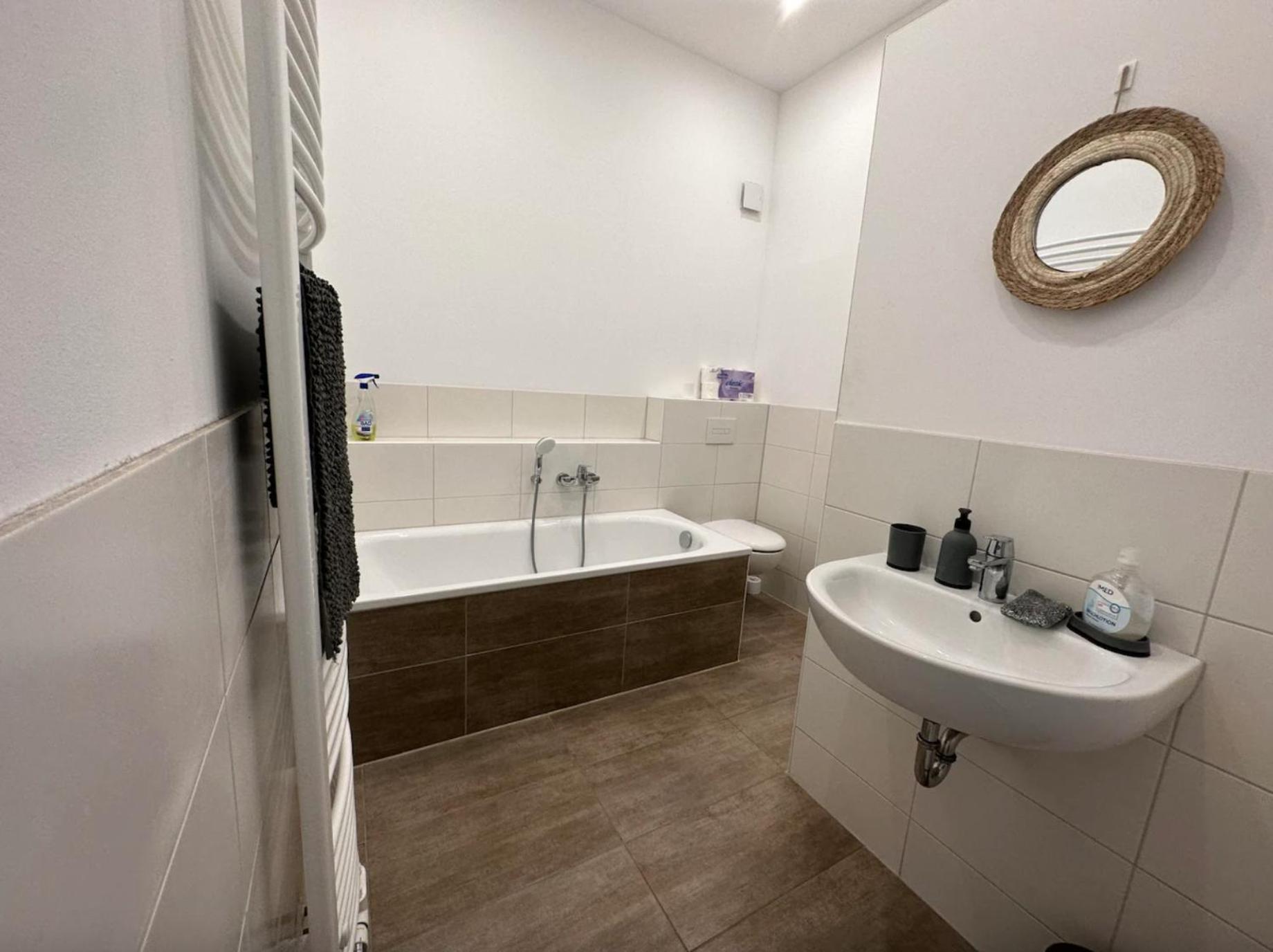 Zentrale Unterkunft Am See Apartment Буков Екстериор снимка